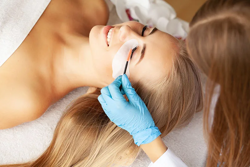 Lifting de pestañas y laminado de cejas